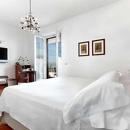 Oriana Relais فندق مبيت وإفطار سورينتو